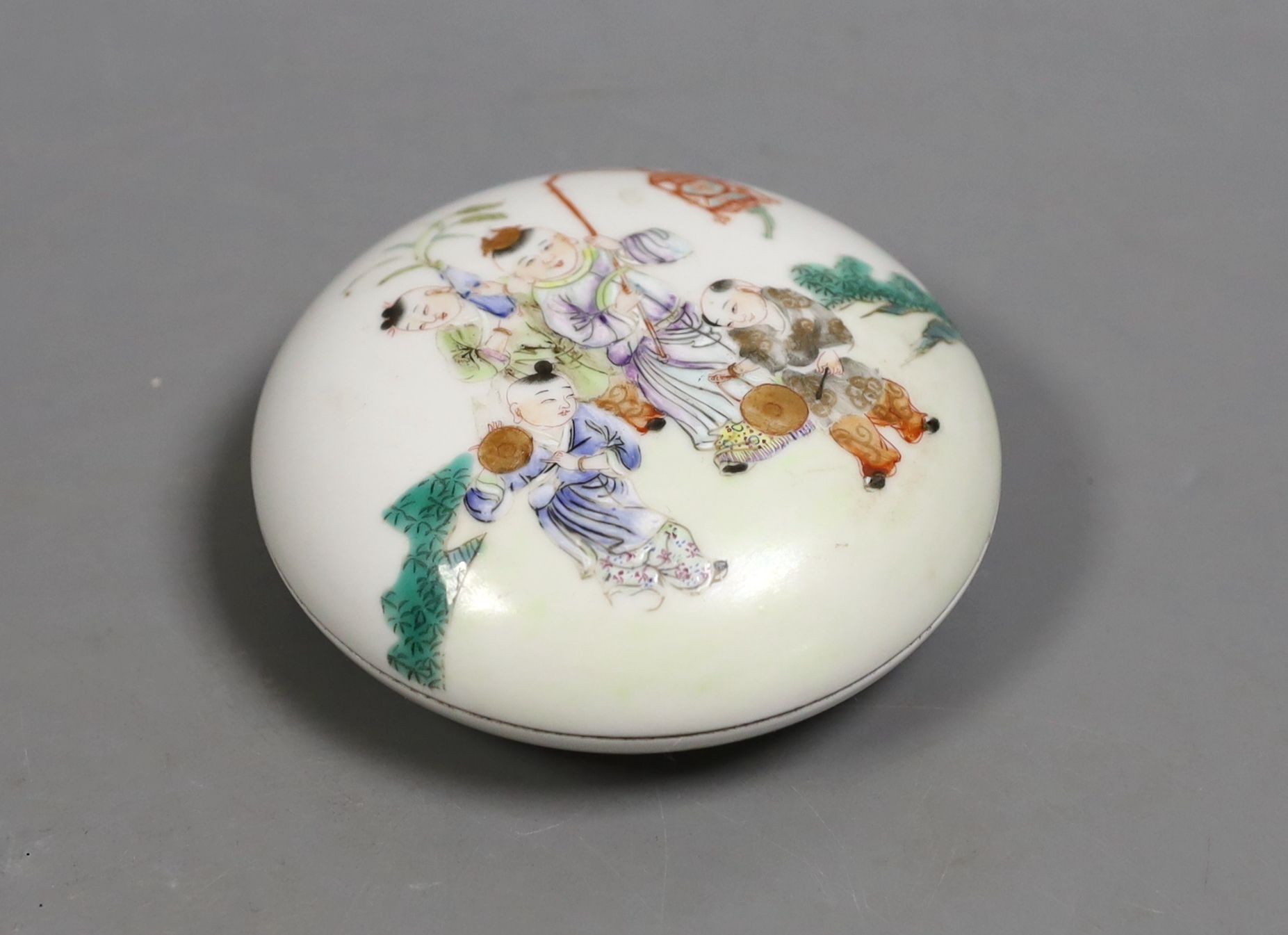 A Chinese famille rose ink box, 9.5 cms diameter.